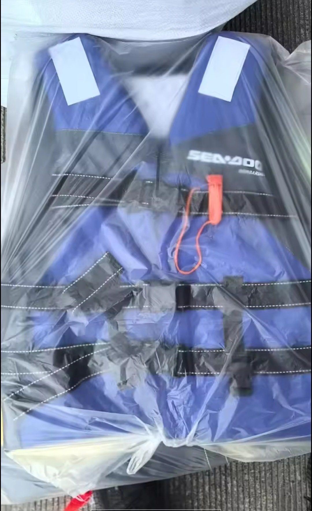 Prsluk plavi sprijeda zapakiran