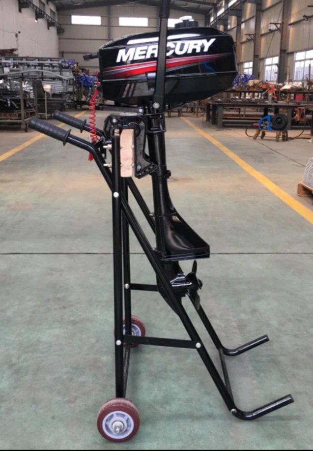 Postavljen vanbrodski motor na stalak