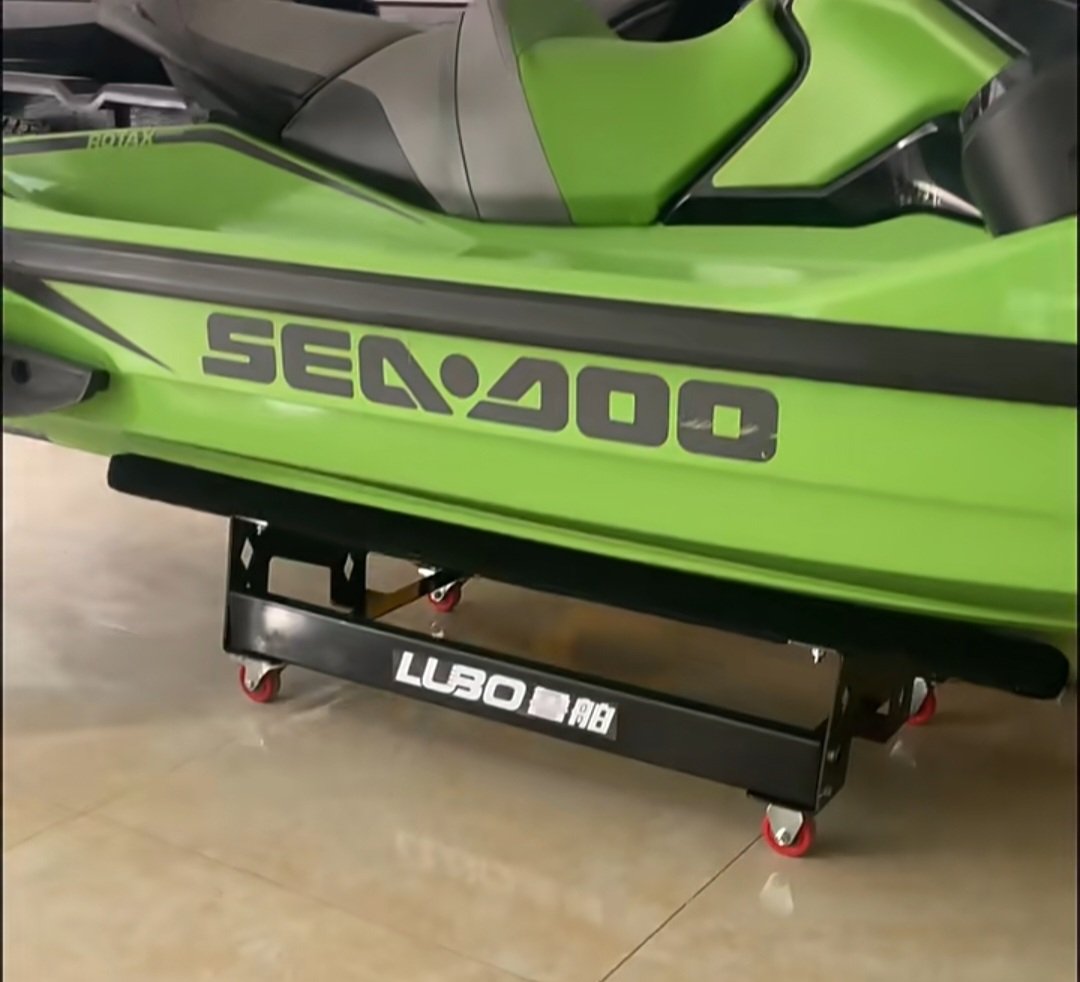 Ilustracija postavljanja jet skija na stalak