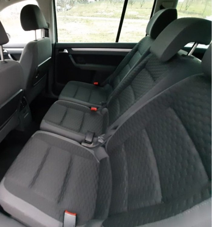 Stražnja sjedala automobila